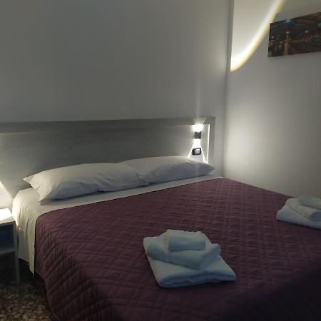 Hotel Madonna Del Pino Cervia Exterior foto