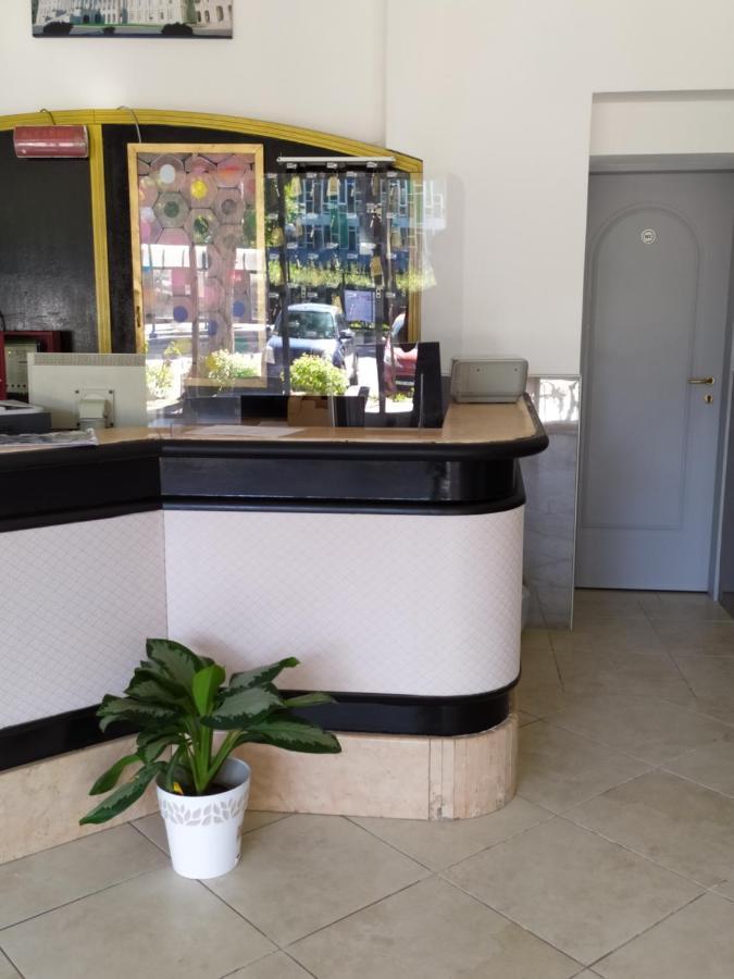 Hotel Madonna Del Pino Cervia Exterior foto