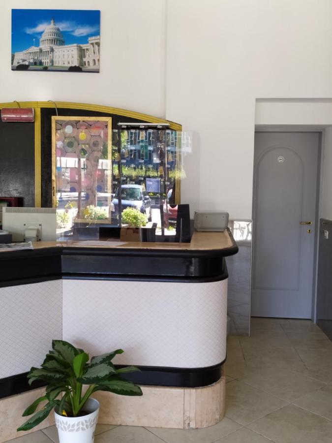 Hotel Madonna Del Pino Cervia Exterior foto