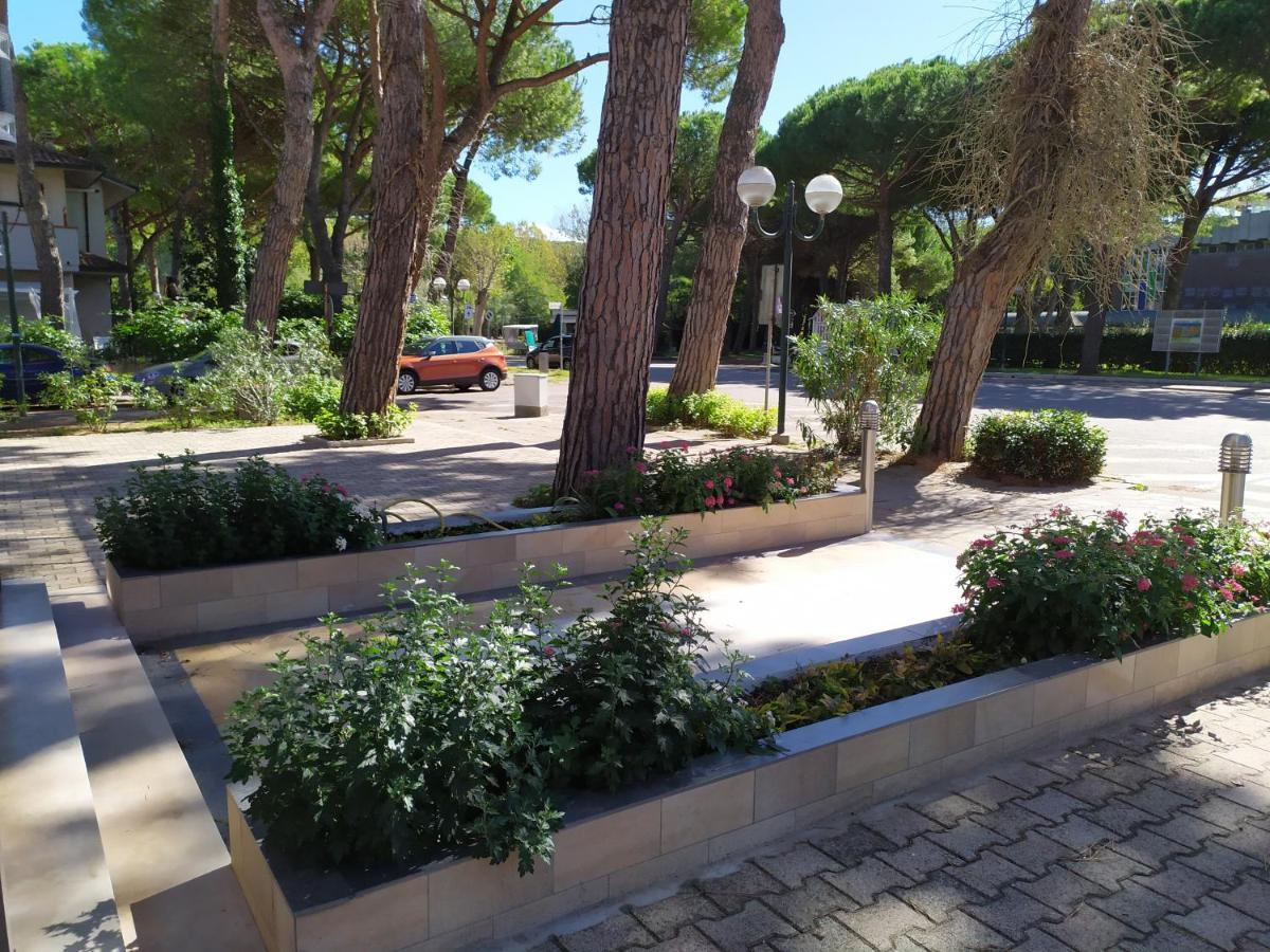 Hotel Madonna Del Pino Cervia Exterior foto